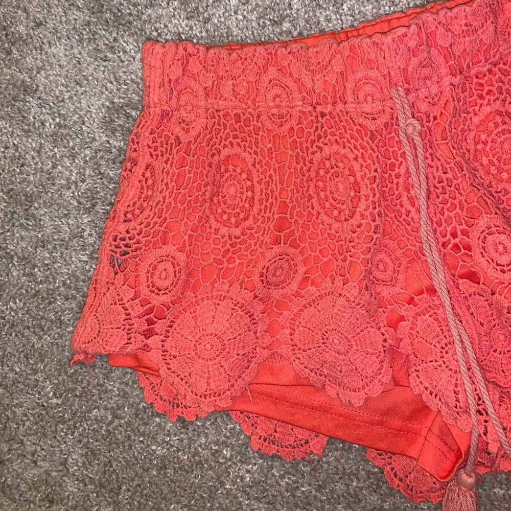Breeze Over Orange Flower Designed shorts size S - Picture 5 of 11